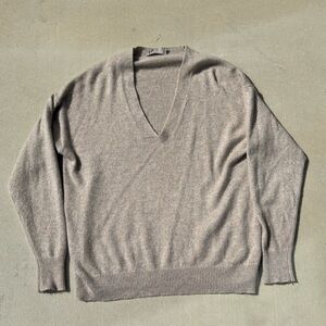 Everlane Light Tan V-Neck Sweater Size L